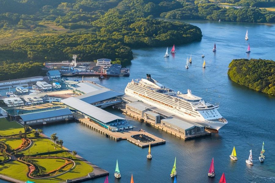 Cruise ship in Kochi