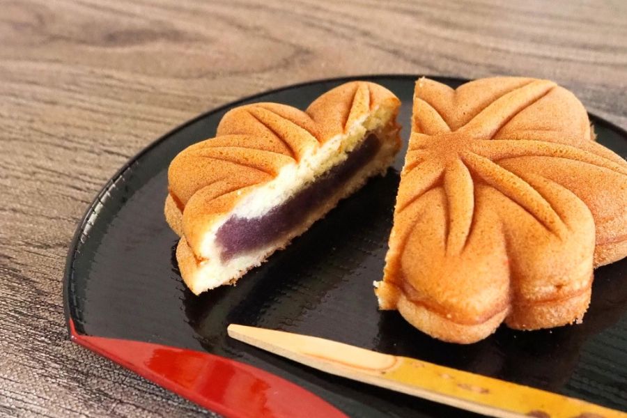 Momiji manju maple cakes Miyajima