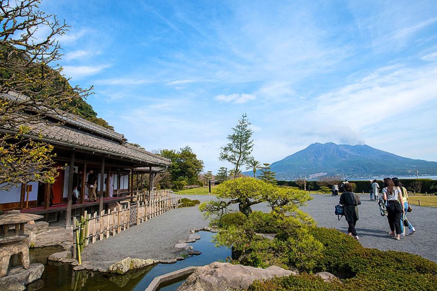 Sengan-en garden with Sakurajima