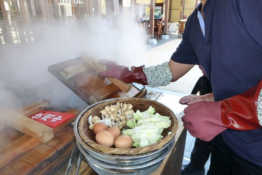 Jigoku Mushi cooking
